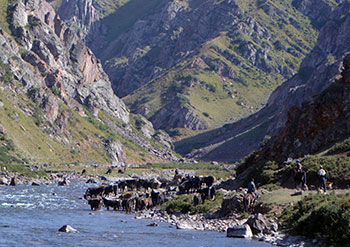 Voyage au Kirghizistan, trek, radnonnée, vélo, ski de randonnée